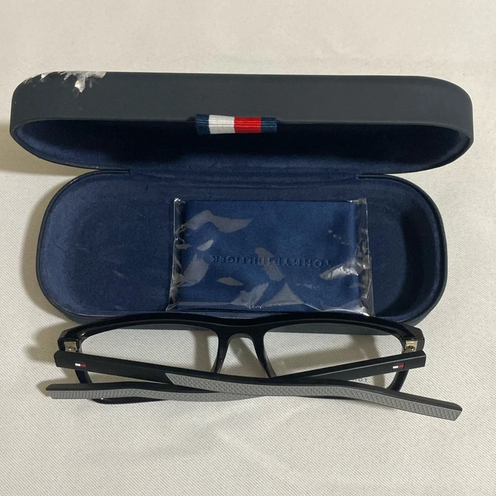 NWOT TOMMY HILFIGER Women’s Black Glass Frame